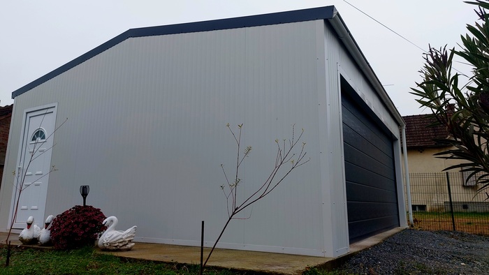 Dupla montažna garaža sa spremištem