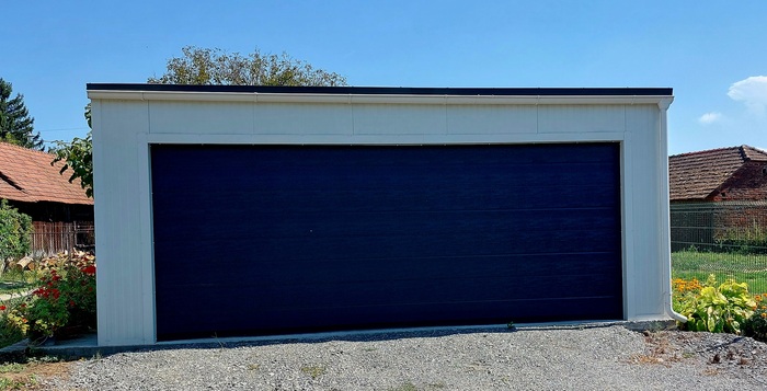 Dupla montažna garaža sa spremištem